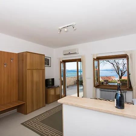 Bisera * Τρογκίρ